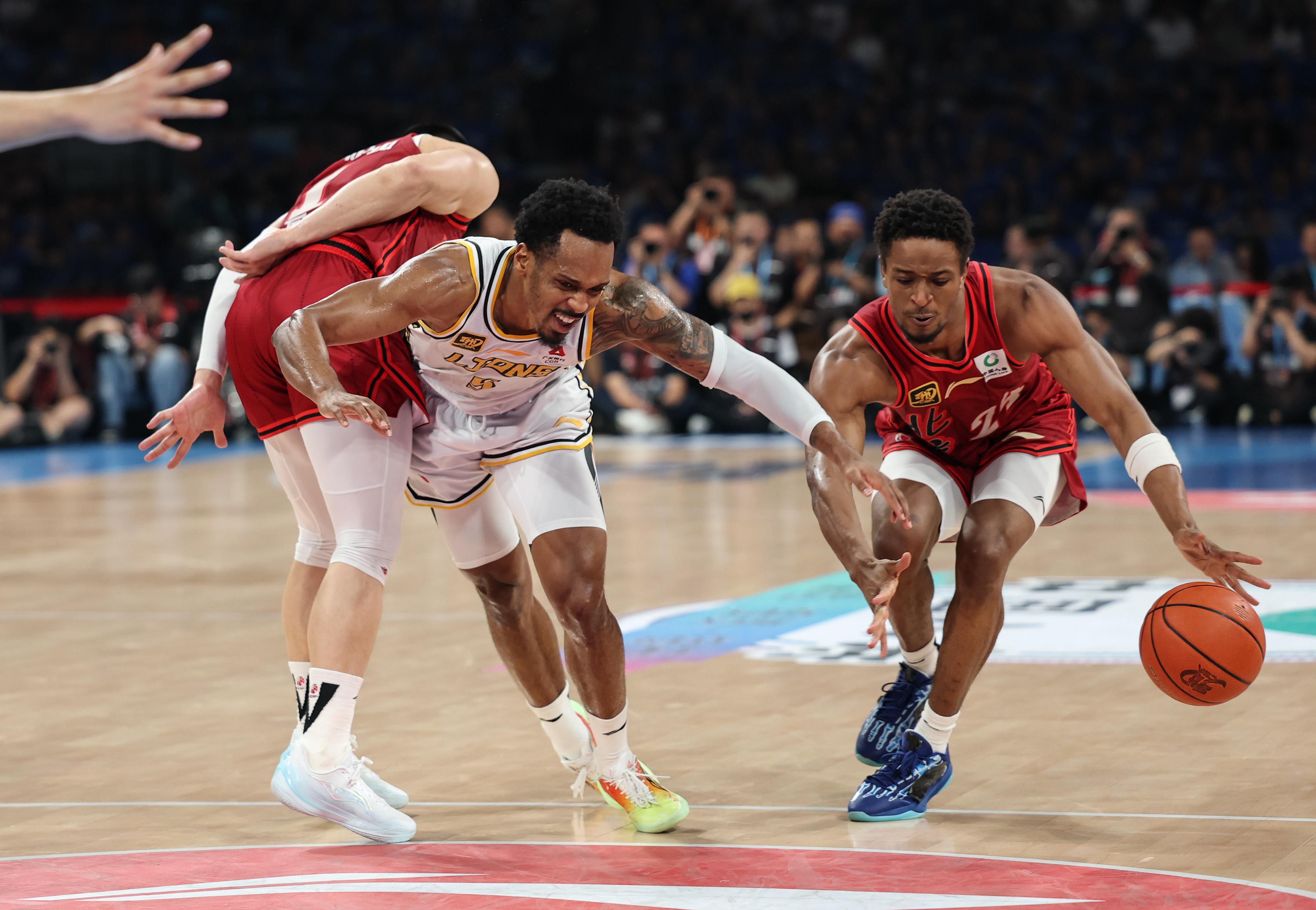 关于今夜体能课后;新奥尔良鹈鹕篮板制胜备战CBA常规赛;信心回归;训练强度明显提升的信息 关于今夜体能课后;新奥尔良鹈鹕篮板制胜备战CBA常规赛;信心回归;训练强度明显提升的信息